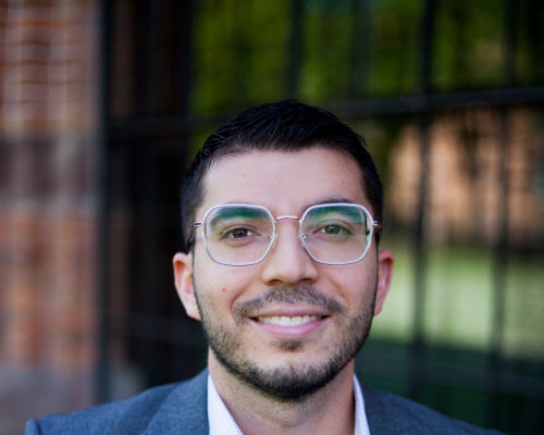 Porträt von Samuel Toro Para, Netzdokumentationsmanager bei Breitband Ortenau – Verantwortung für die Dokumentation und Pflege der Glasfasernetze im Ortenaukreis