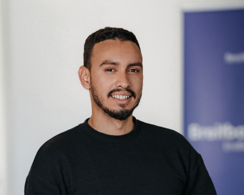 Porträt von Hicham El-Khatabi, Netzdokumentationsmanager bei Breitband Ortenau – Pflege und Verwaltung der Glasfasernetze im Ortenaukreis