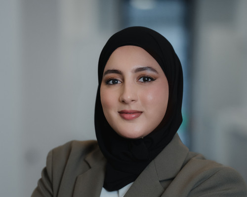 Porträt von Imane Bellar, Senior Netzplanerin bei Breitband Ortenau – Fachliche Planung und Umsetzung von Glasfasernetzen im Ortenaukreis
