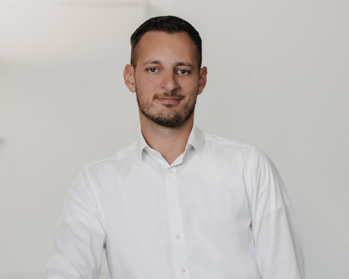 Porträt von Carsten Herr, Bereichsleitung Technik bei Breitband Ortenau – Leitung der technischen Umsetzung des Glasfaserausbaus im Ortenaukreis