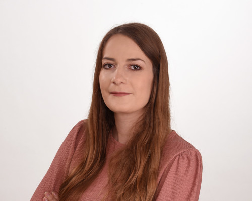 Porträt von Mélody Jung, Netzdokumentationsmanagerin bei Breitband Ortenau – Unterstützung bei der Dokumentation und Pflege der Glasfasernetze im Ortenaukreis